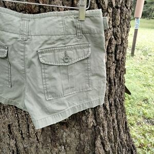 GAP Favorite Chino Shorts in size 2